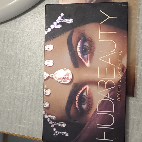 HUDA Beauty Eyeshadow Palette - Picture 2 of 2